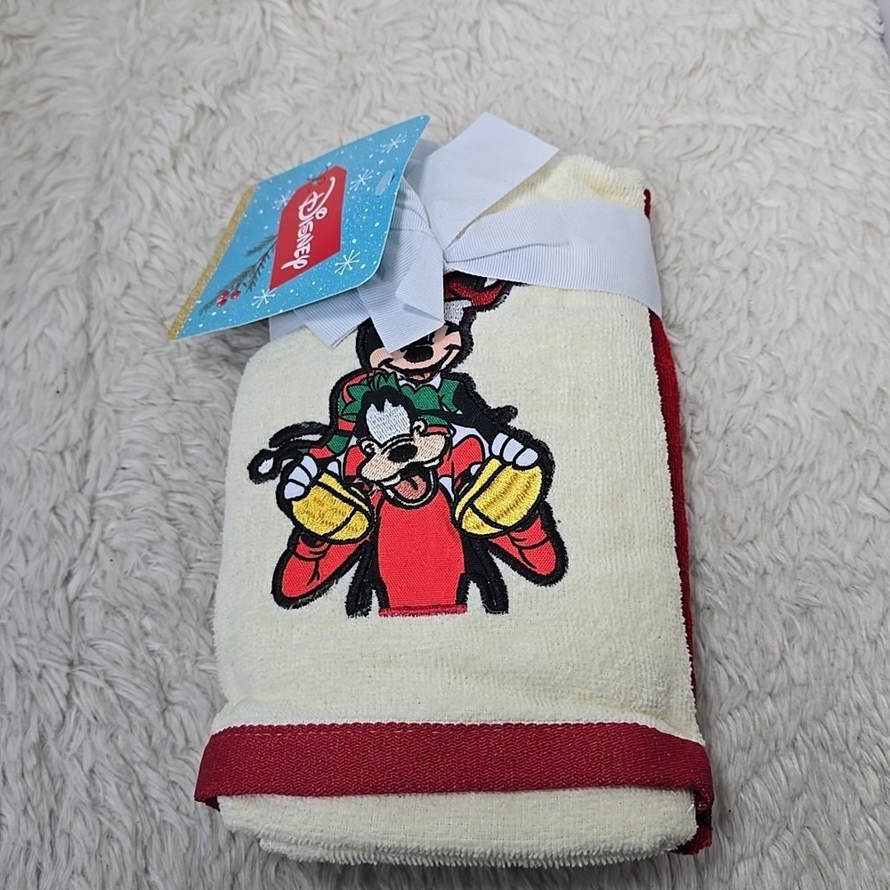 Disney Christmas Mickey Mouse Goofy 2 Pack Hand Kitchen Bathroom Towels‎ Minnie